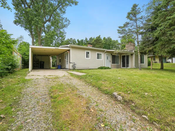 10416 Lakeview Dr, Whitmore Lake, MI 48189