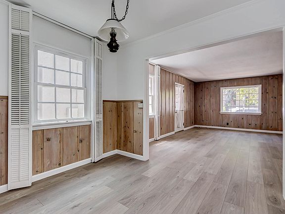 Dining area between the kitchen and living room