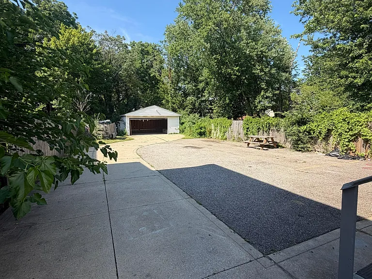 7810 Halle Ave — Photo 4