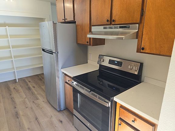 4th image of 212 E St #1B