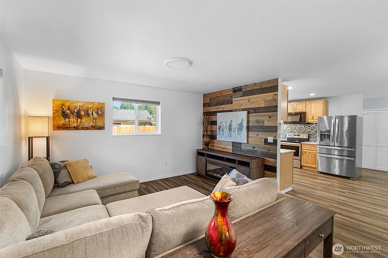 5th image of 417 Central Avenue