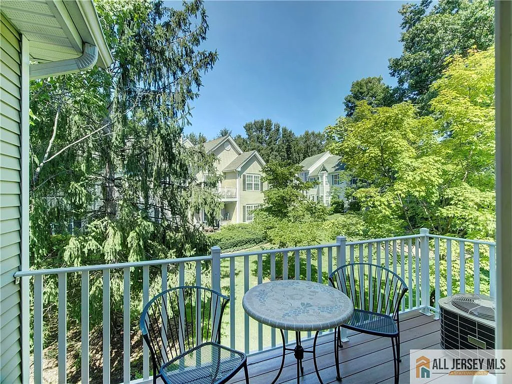 2 bed, 2.0 bath, 1228 sqft, $2,550 — Photo 3