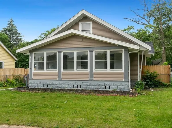 2212 Fremont St, Rockford, IL 61103