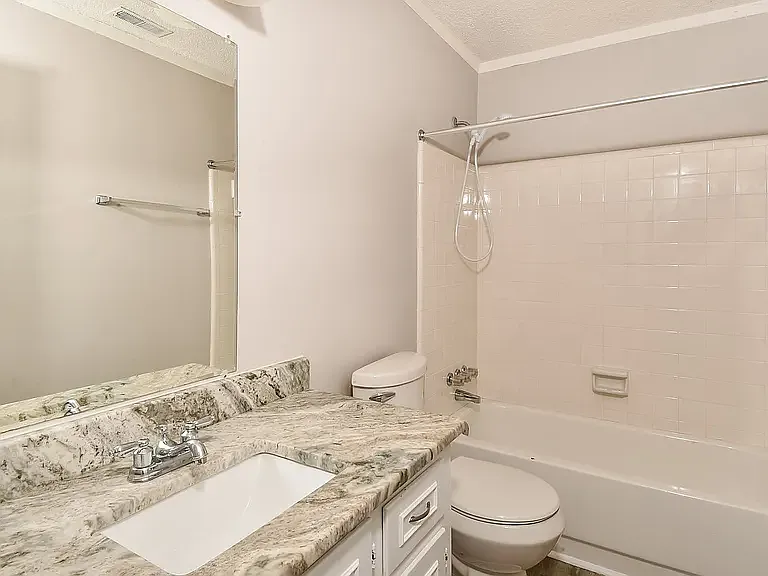 1708 Westchester Dr — Photo 6
