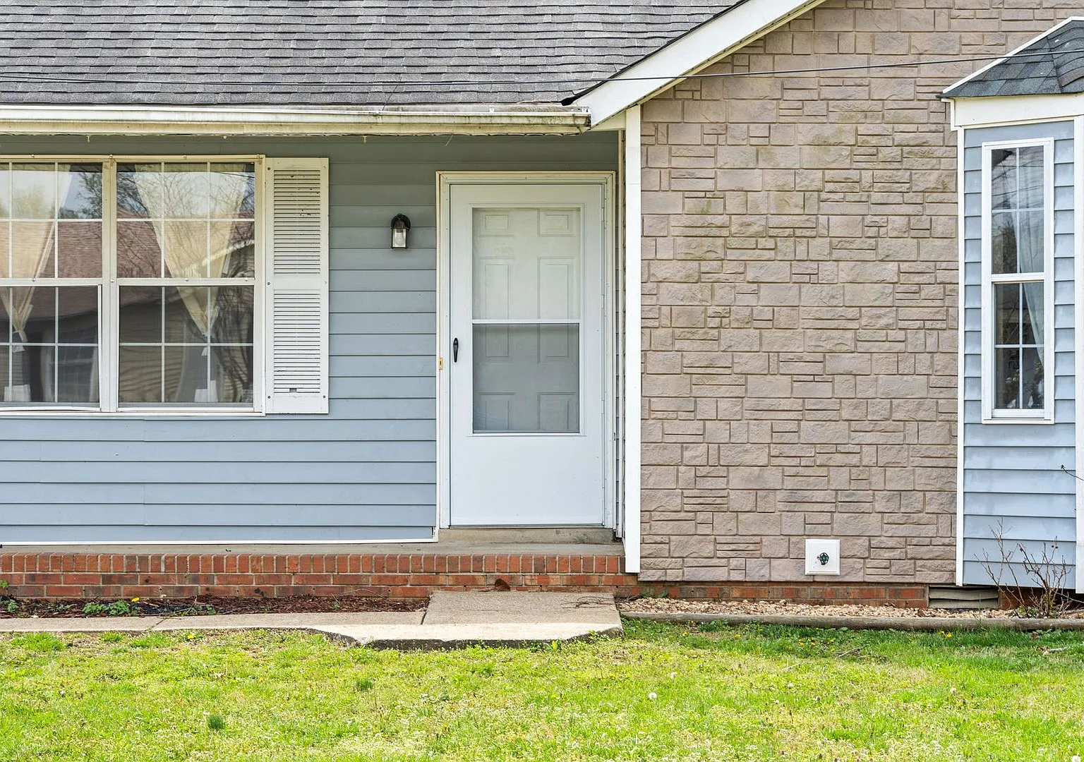 405 Woodale Dr * — Photo 4