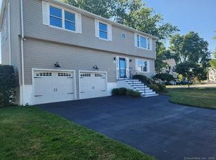 18 Newell Pl, Fairfield, CT 06824