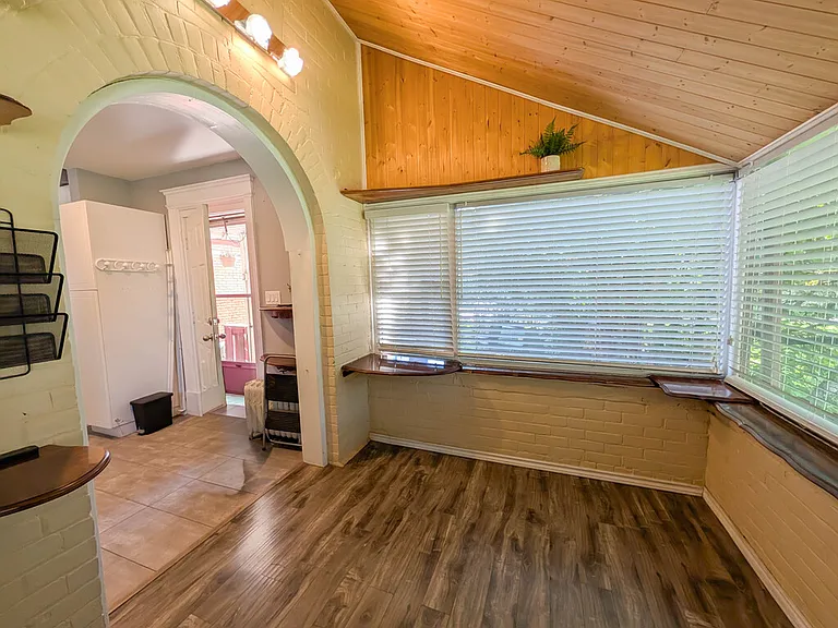 55 Wellington St S #3 — Photo 12