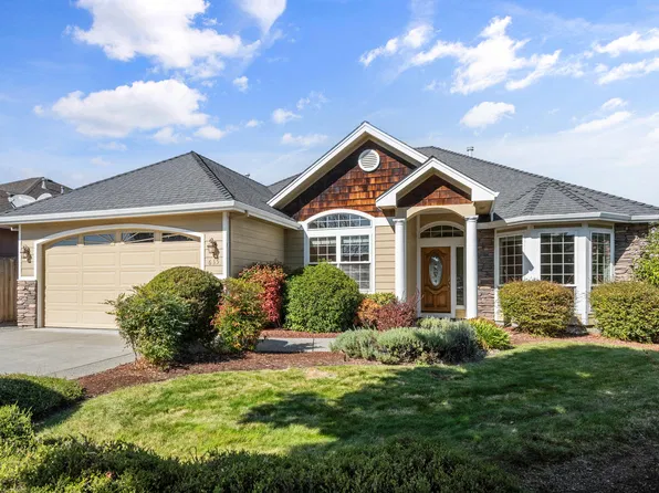 635 Cedarwood Dr, Eagle Pt, OR 97524