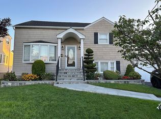 58 Thompson Ave, Oceanside, NY 11572