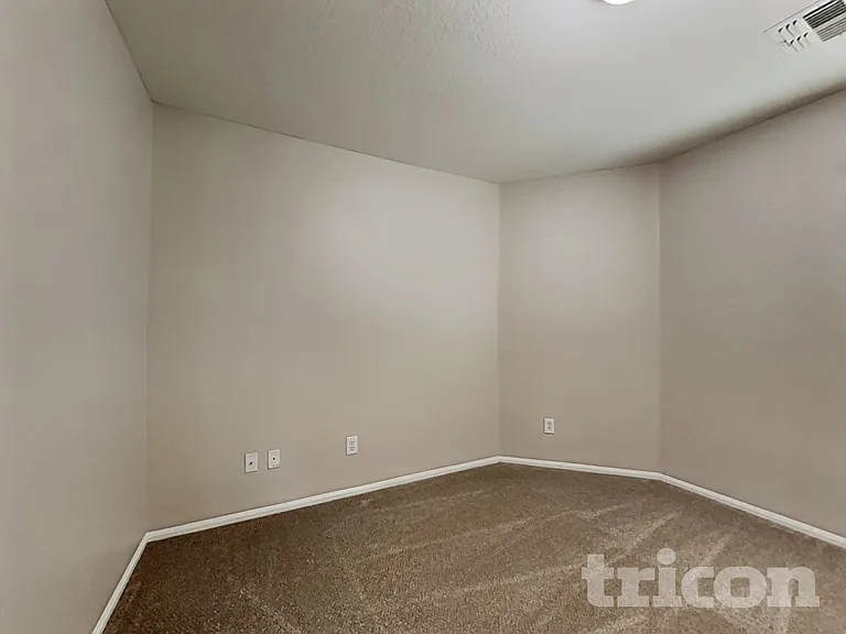 39964 W Sanders Way — Photo 11
