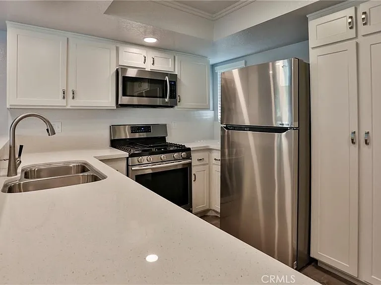 613 Lytle St — Photo 6