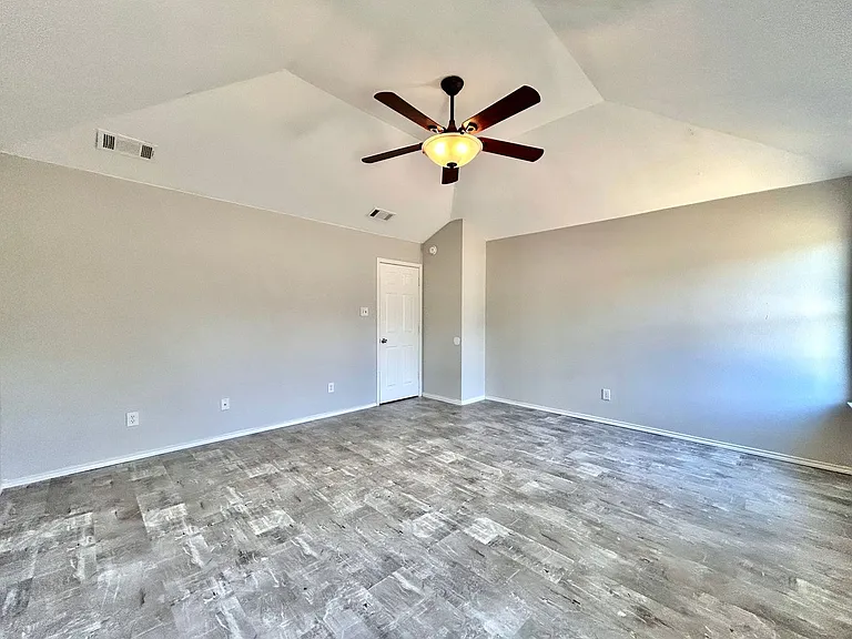404 Mesquite Cir — Photo 15