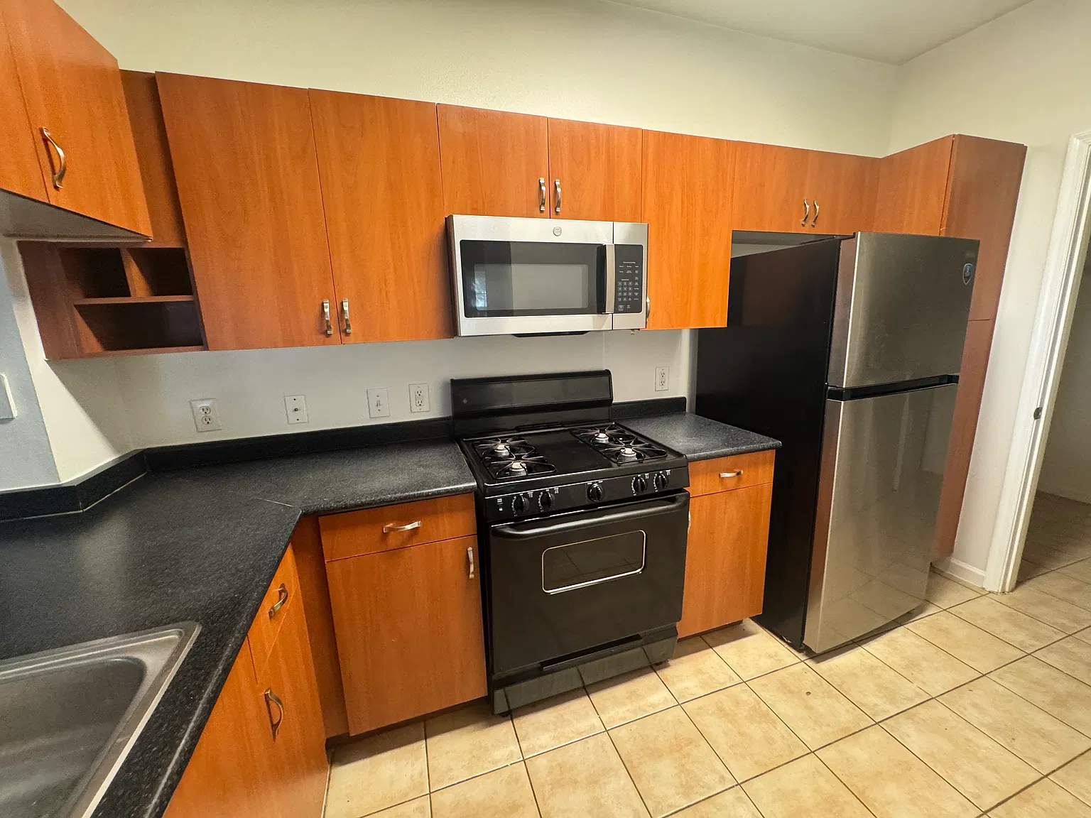2 bed, 1147 sqft, $1,900 — Photo 2