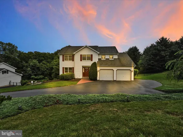 822 Pinewood Dr, Pottsville, PA 17901