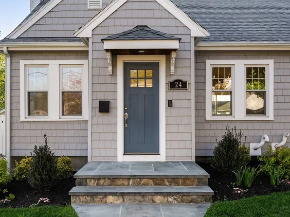 24 Bloomfield St, Quincy, MA 02171