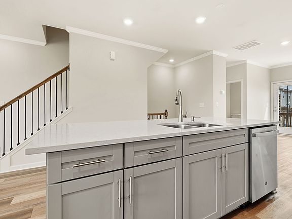 4th image of 6512 Astor Elgin St