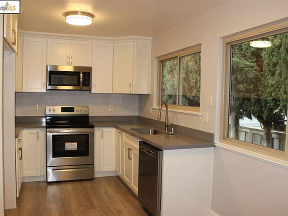 5th image of 2380 Sequoia Dr