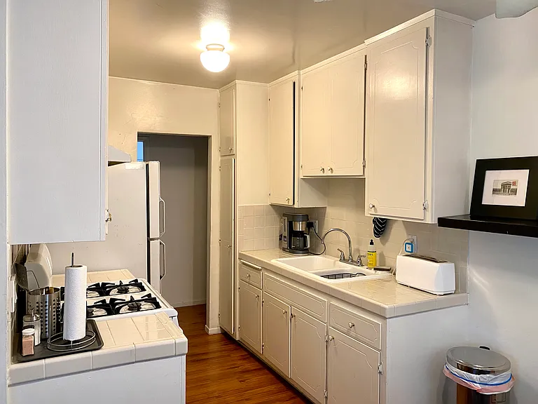1610 Barry Ave #1 — Photo 8