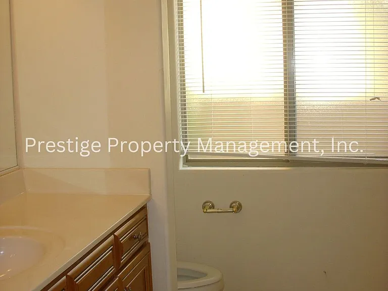 346 E Calle Puente Lindo — Photo 11