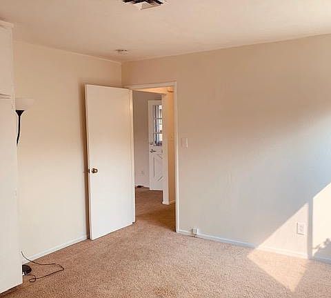 4th image of 130 E 18th St