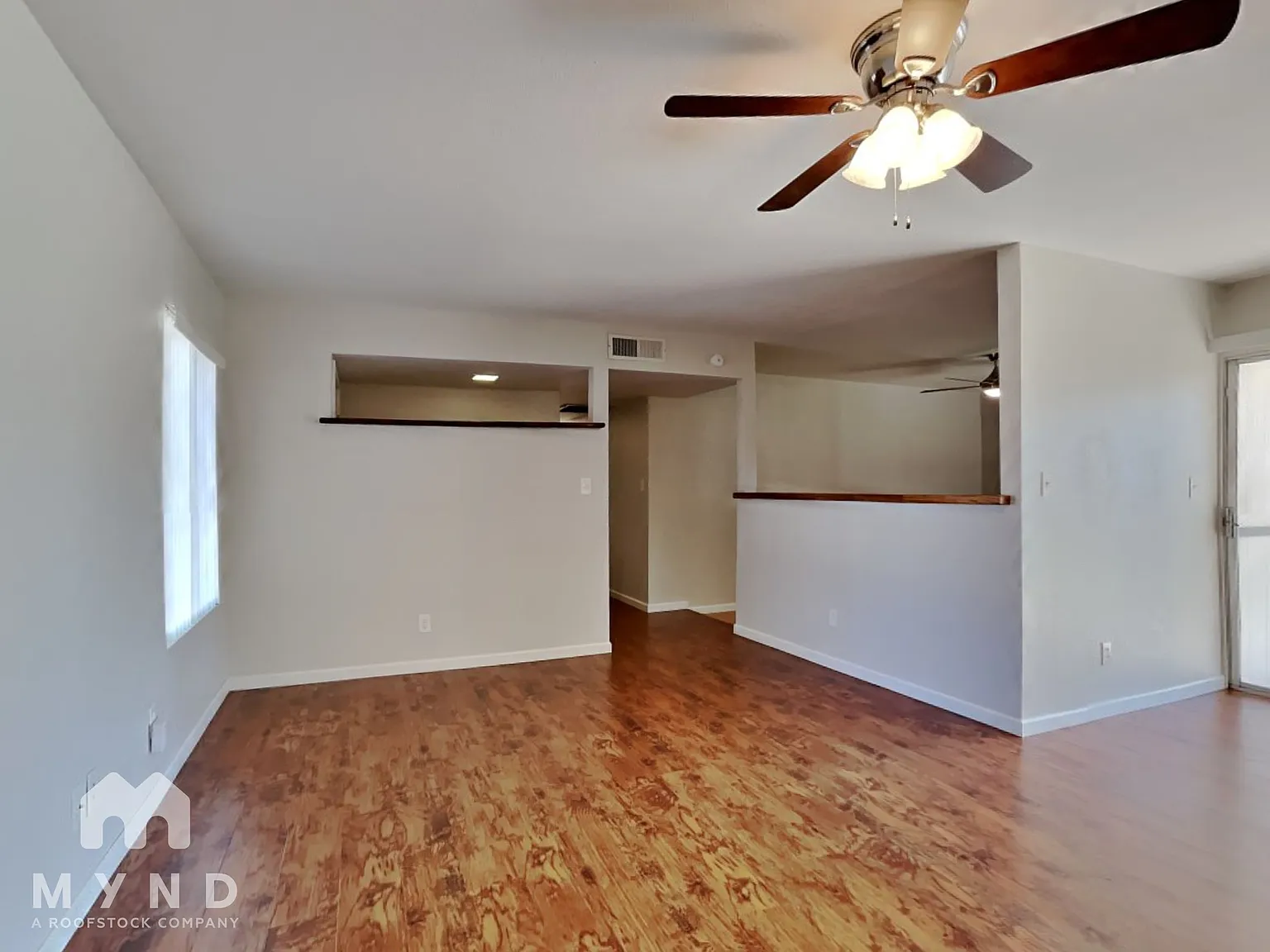 3 bed, 2.0 bath, 1417 sqft, $2,015 — Photo 4