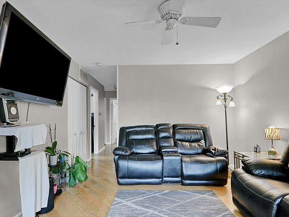 3rd image of 205 Ferndale Dr