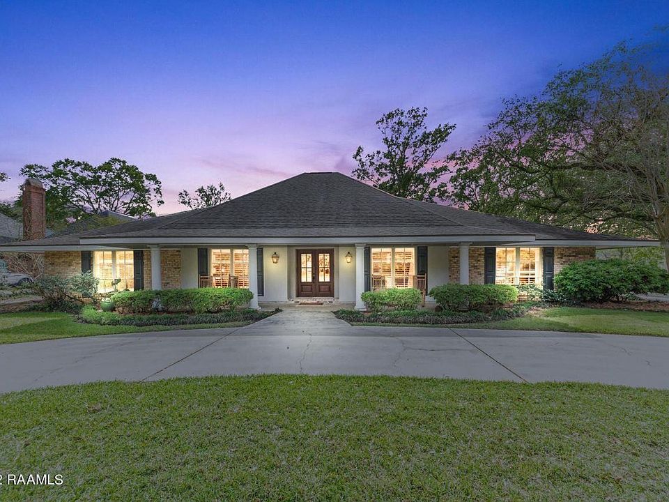 1st image of 212 Acacia Dr