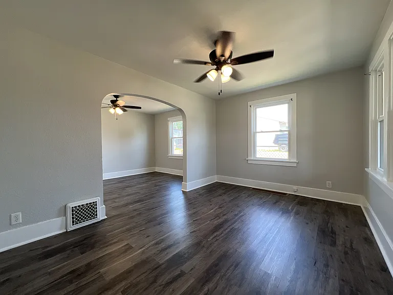 1227 Elm St — Photo 3