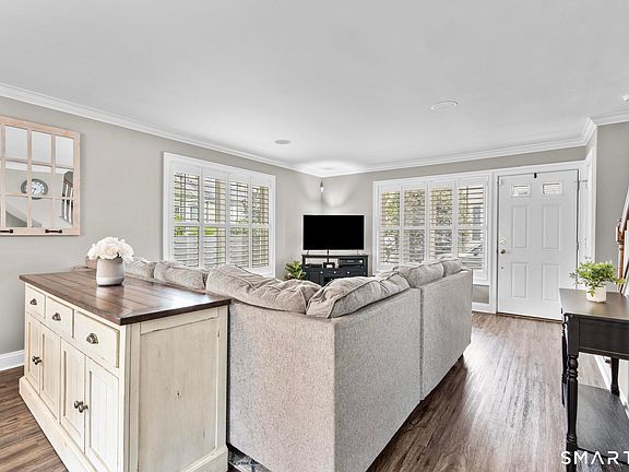 4th image of 39 Maple Tree Avenue #1