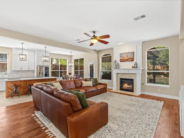 1620 McGreg Ln, Carrollton, TX 75010