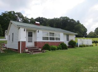 316 E Mill Springs Rd, Burnsville, NC 28714