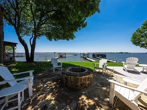 2nd image of 684 Enchanted Isles Dr