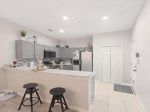 5th image of 10019 Moorshire Cir