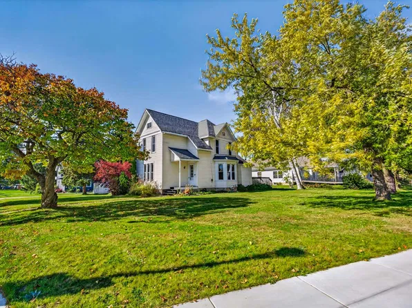 302 W Main St, Brooklyn, WI 53521