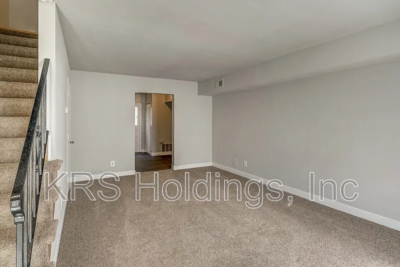 2 bed, 1.5 bath, 900 sqft, $1,495 — Photo 3
