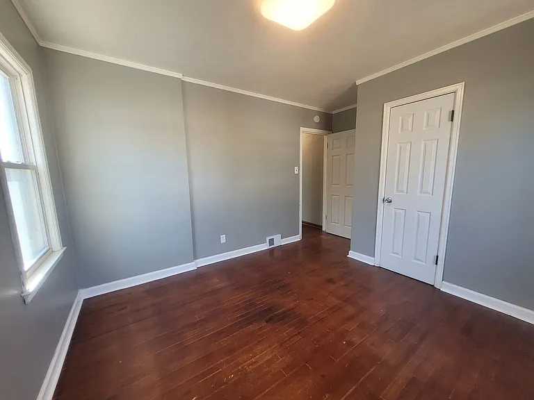 2405 Maple St — Photo 8