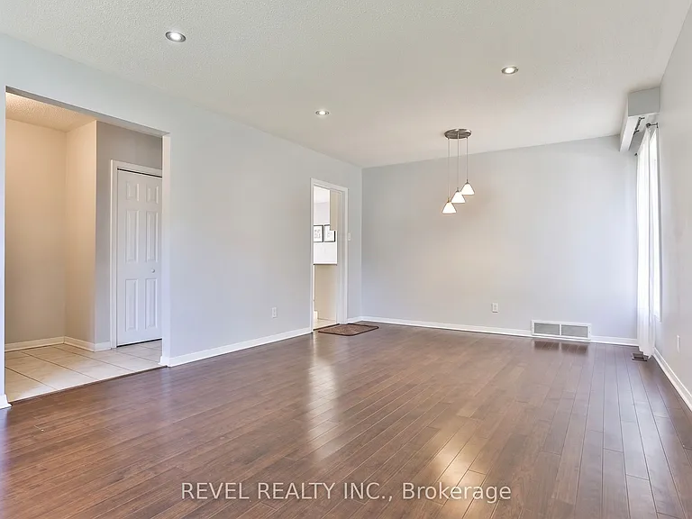16 Ravenview Dr — Photo 5