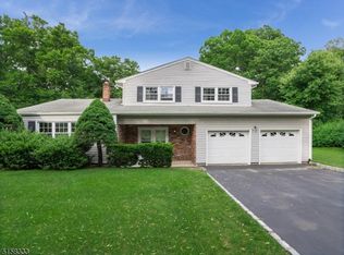 8 Totten Way, Morris Plains, NJ 07950