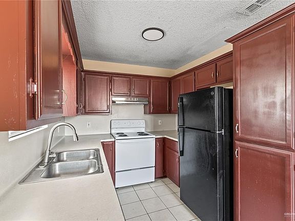 4th image of 411 Date Palm St