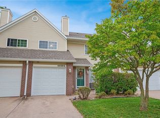 4400 104th St APT 6, Urbandale, IA 50322