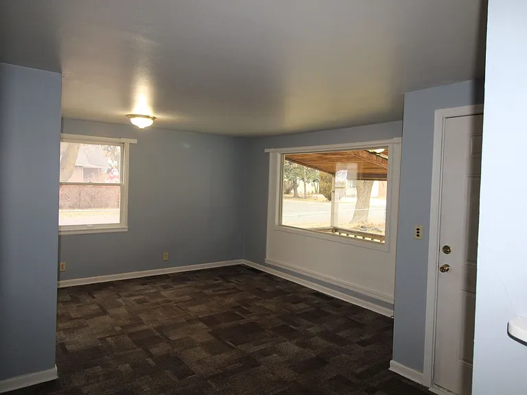 1204 E Bismark Ave — Photo 2