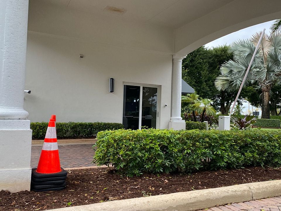 1st image of 4717 Carlton Golf Dr