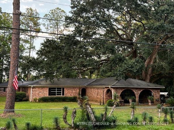 9708 Forts Lake Rd