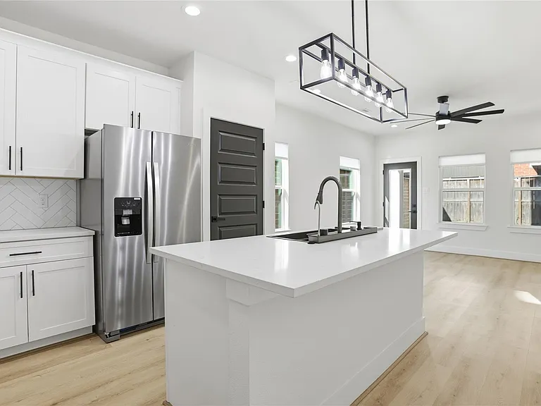 712 Delano St #A — Photo 4