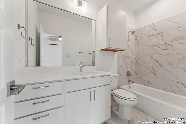 3214 N Elmendorf St — Photo 16