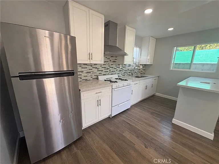 145 W 118th Pl — Photo 5