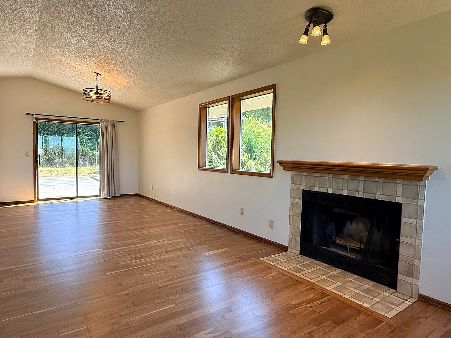 3bd/2ba Renton Home — Photo 4