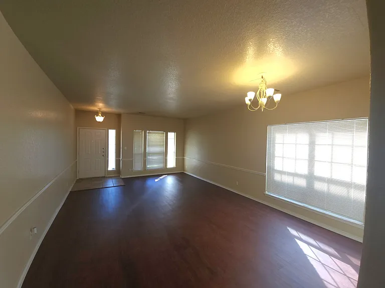 21215 Encino Ash — Photo 2
