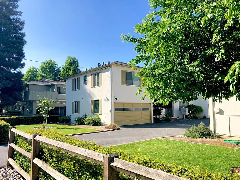 Laurel Oaks Apts — Photo 9