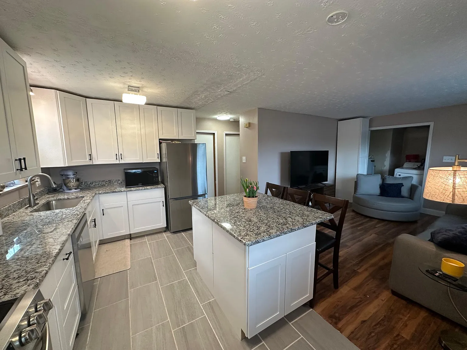 2 bed, 800 sqft, $1,600 — Photo 3